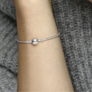 Like New Pandora 925 Silver Essence Bracelet